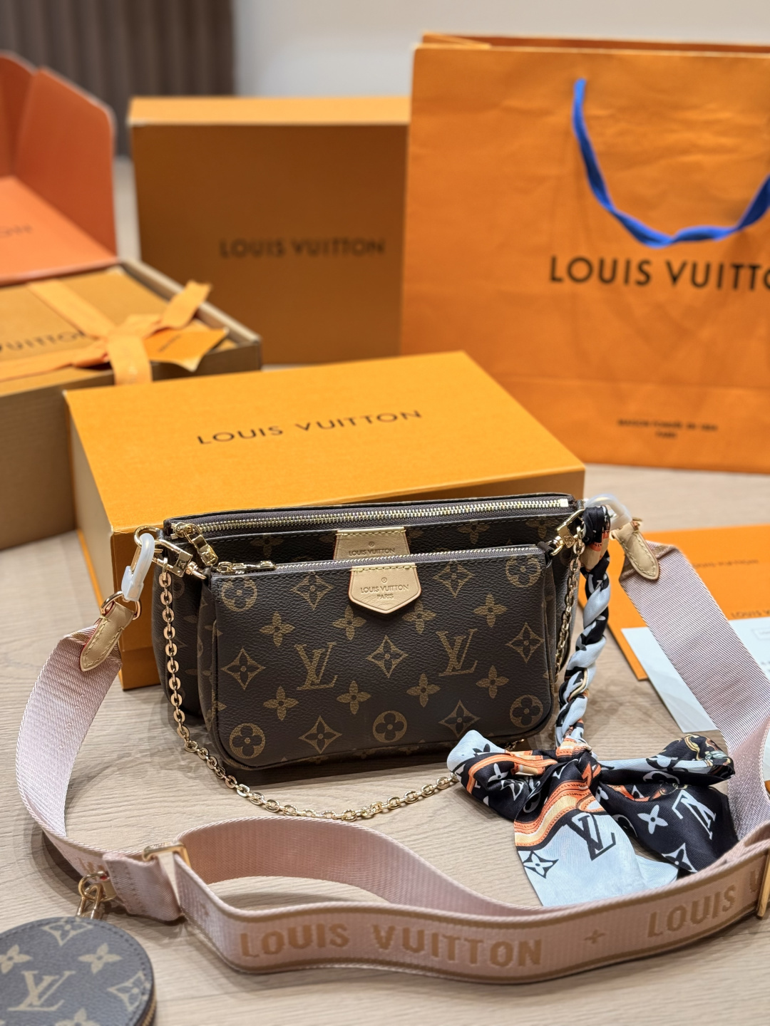 Louis Vuitton LV Pochette Wallet